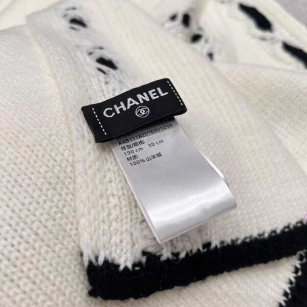 CHANEL 25A  scarf