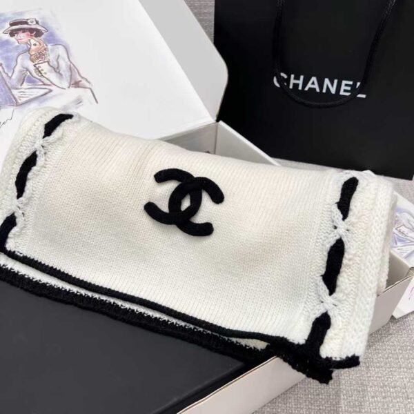 CHANEL 25A  scarf