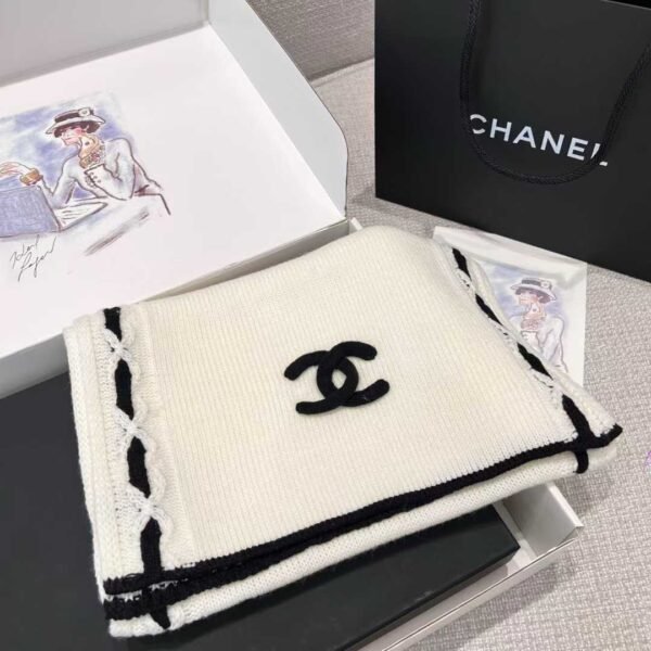 CHANEL 25A  scarf