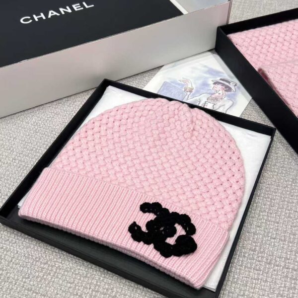 CHANEL Scarf + cold hat