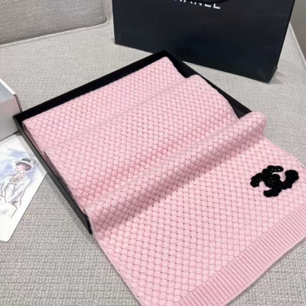 CHANEL Scarf + cold hat