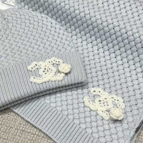 CHANEL Scarf + cold hat