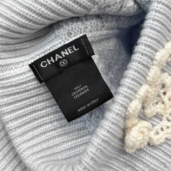 CHANEL Scarf + cold hat