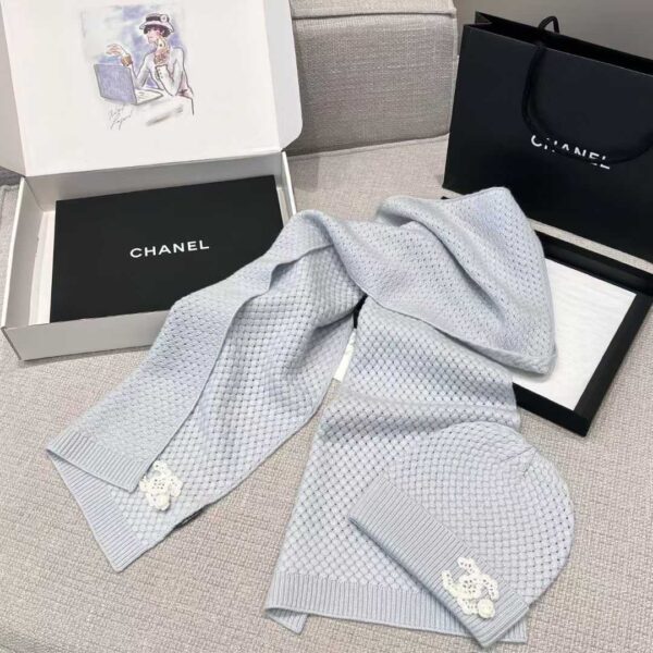 CHANEL Scarf + cold hat