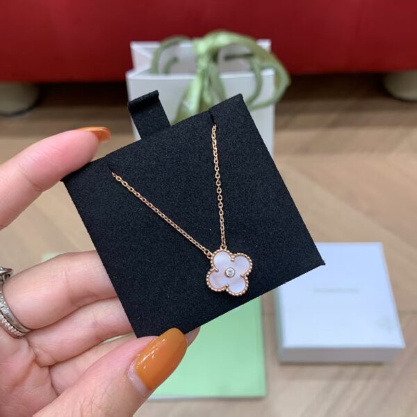 VAN CLEEF &ARPELS 25Christmas limited edition