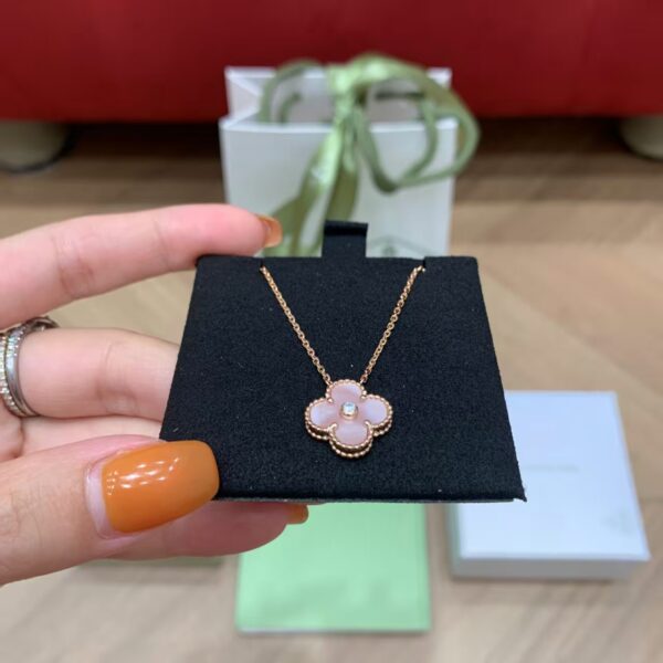 VAN CLEEF &ARPELS 25Christmas limited edition