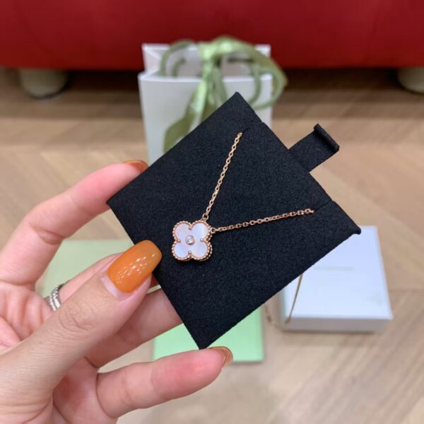 VAN CLEEF &ARPELS 25Christmas limited edition