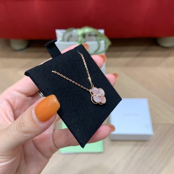 VAN CLEEF &ARPELS 25Christmas limited edition