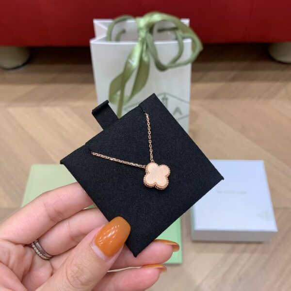 VAN CLEEF &ARPELS 25Christmas limited edition