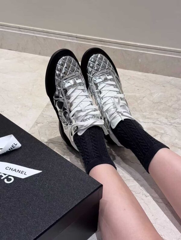 CHANEL Sneakers