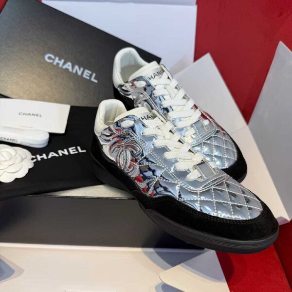 CHANEL Sneakers