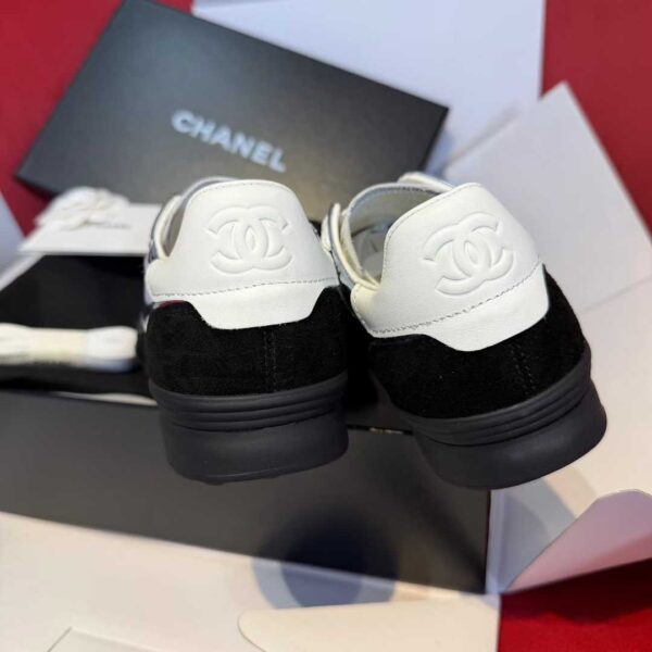 CHANEL Sneakers
