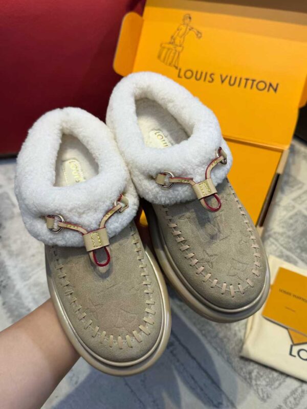 LOUIS VUITTON Snow boots