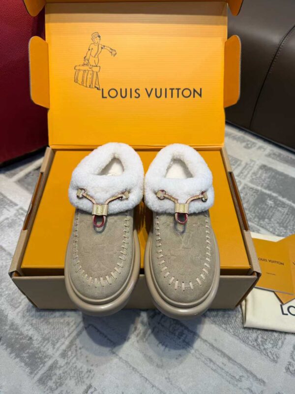 LOUIS VUITTON Snow boots