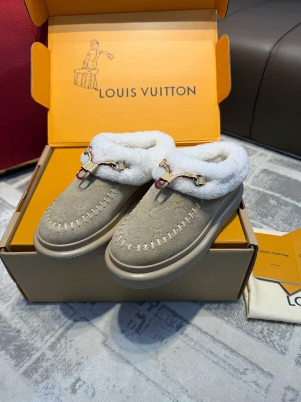 LOUIS VUITTON Snow boots