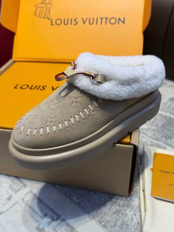 LOUIS VUITTON Snow boots
