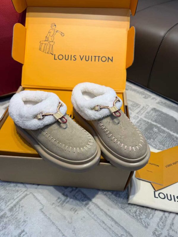 LOUIS VUITTON Snow boots