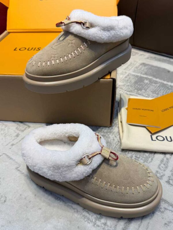 LOUIS VUITTON Snow boots