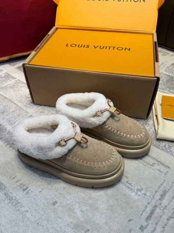 LOUIS VUITTON Snow boots