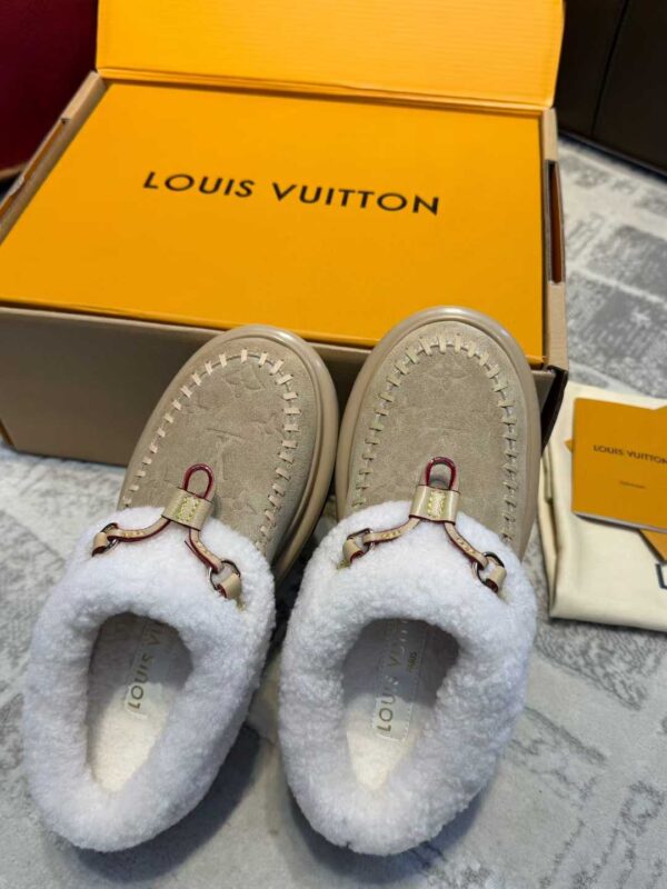 LOUIS VUITTON Snow boots