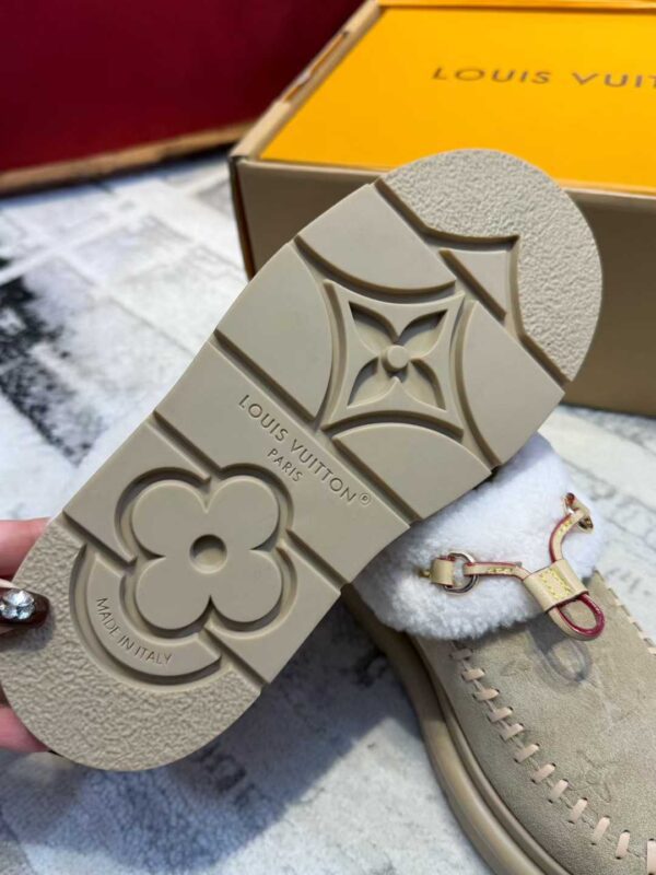 LOUIS VUITTON Snow boots