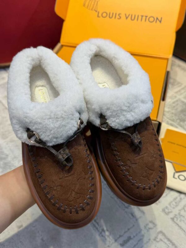 LOUIS VUITTON Snow boots