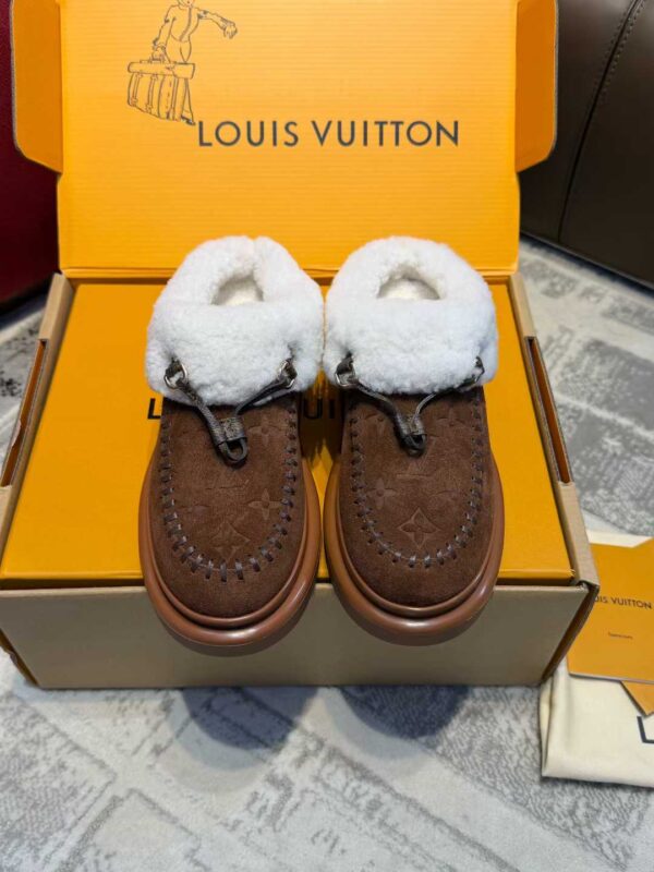LOUIS VUITTON Snow boots