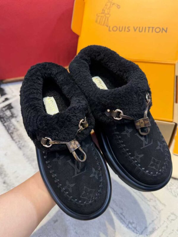 LOUIS VUITTON Snow boots
