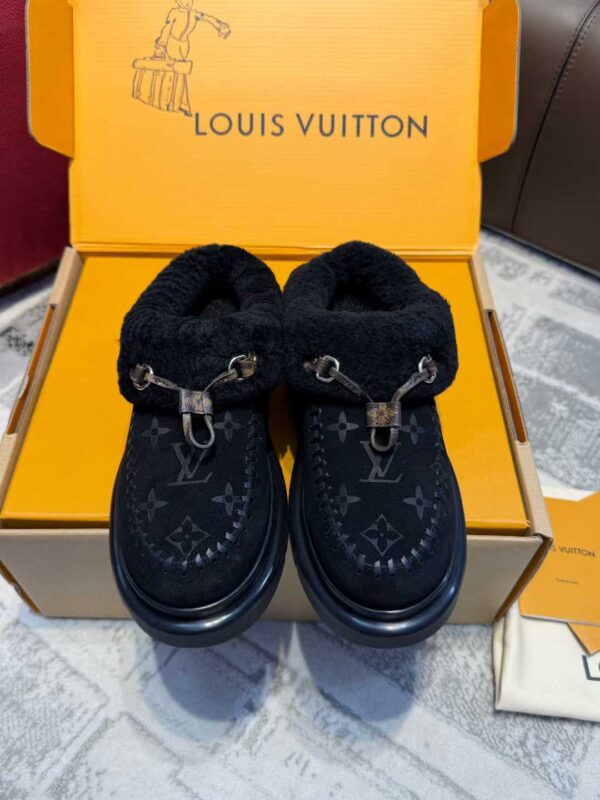 LOUIS VUITTON Snow boots