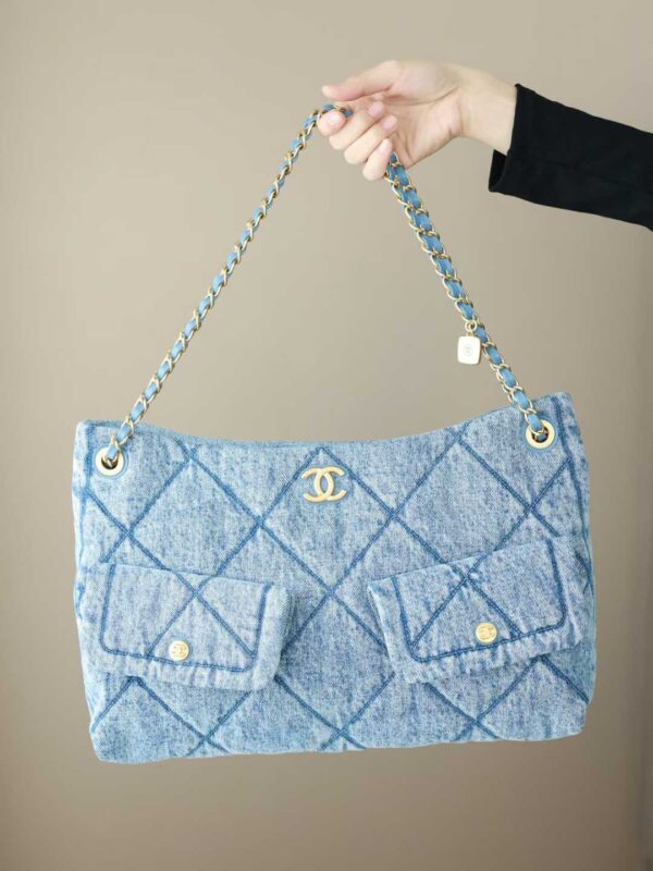 CHANEL SHOPPING BAG