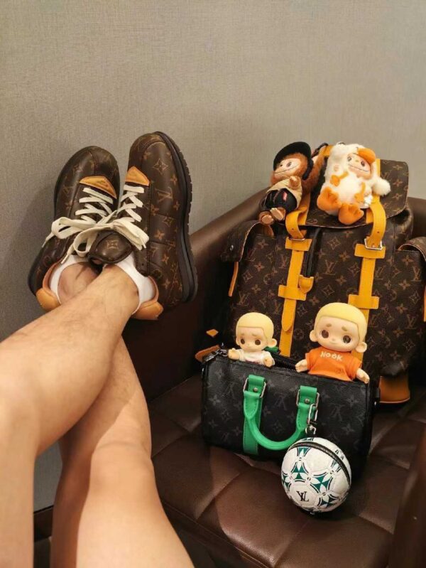 LOUIS VUITTON Casual shoes