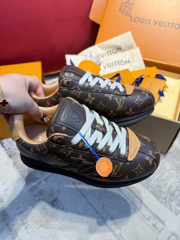 LOUIS VUITTON Casual shoes