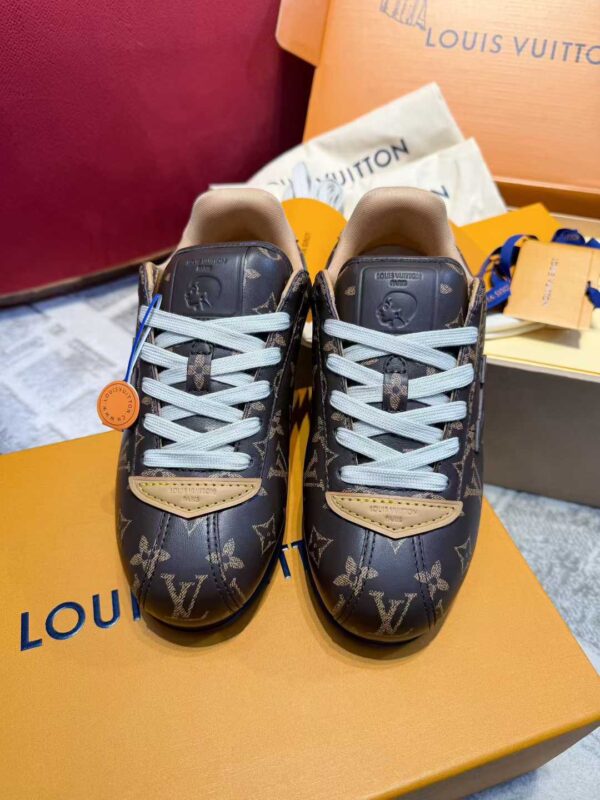 LOUIS VUITTON Casual shoes