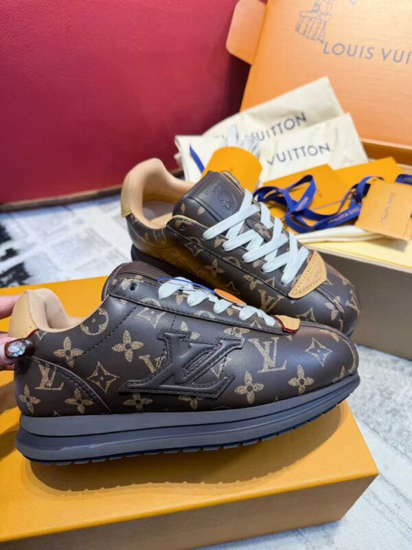 LOUIS VUITTON Casual shoes