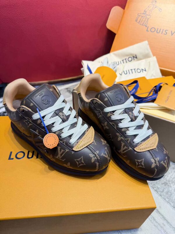 LOUIS VUITTON Casual shoes