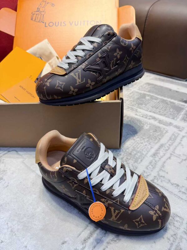 LOUIS VUITTON Casual shoes
