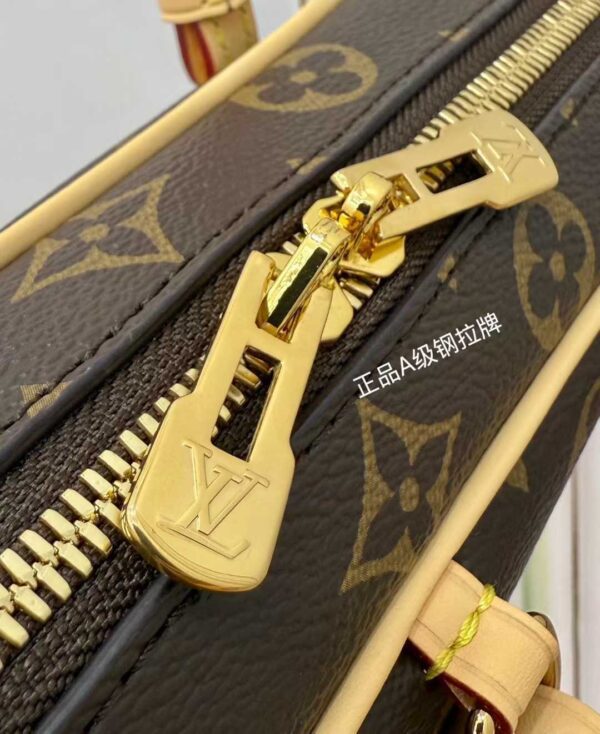 LOUIS VUITTON Hang on M47031