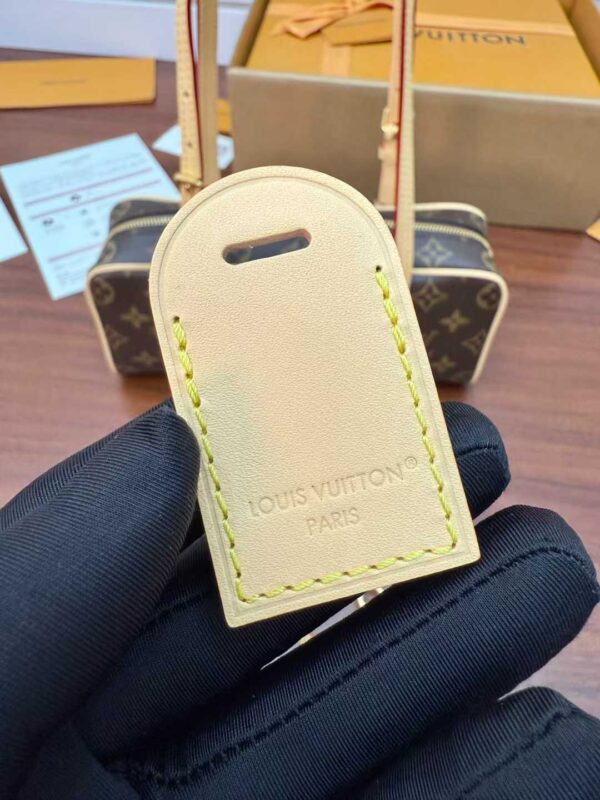 LOUIS VUITTON Hang on M47031