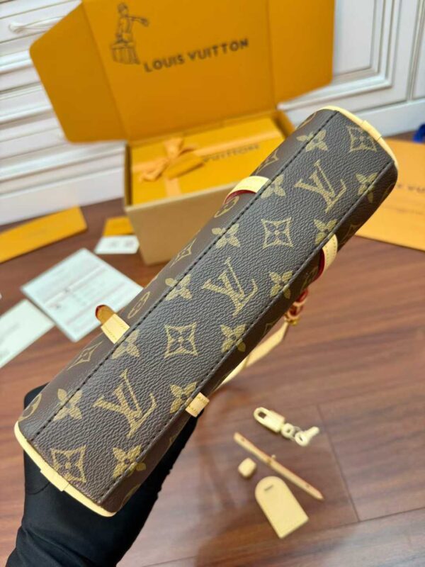 LOUIS VUITTON Hang on M47031