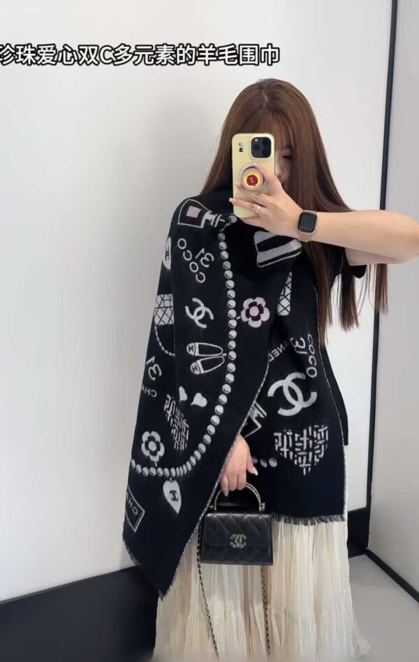 CHANEL Scarf