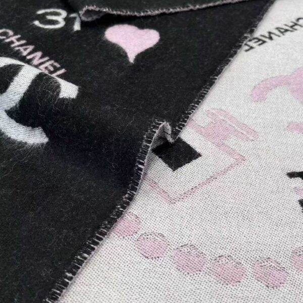 CHANEL Scarf