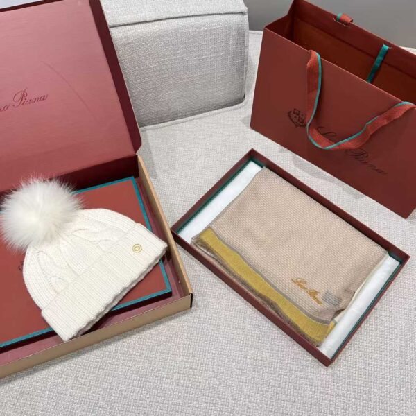 LORO PIANA  Scarf