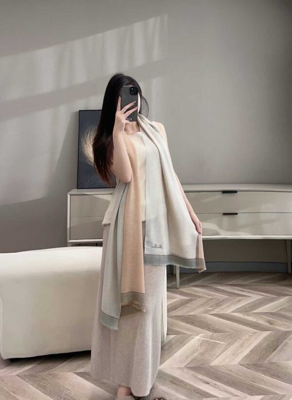LORO PIANA  Scarf