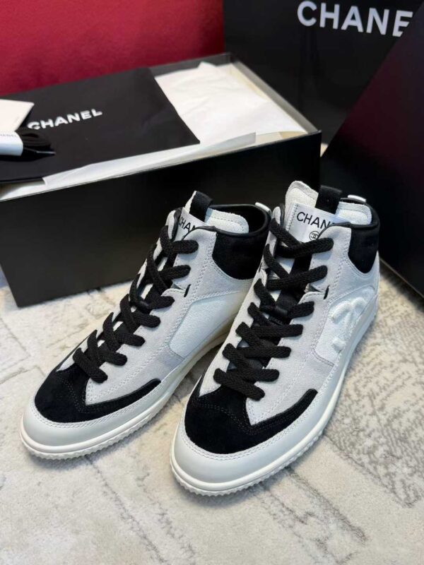 CHANEL 25N High-top sneakers