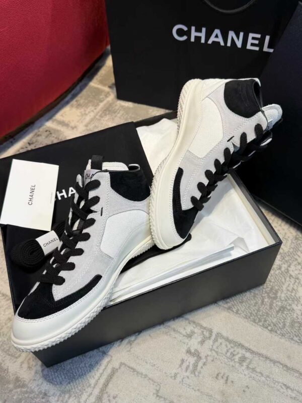 CHANEL 25N High-top sneakers