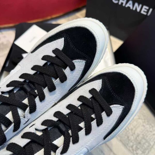 CHANEL 25N High-top sneakers