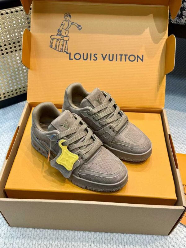 LOUIS VUUUITTON TRAINER Sneakers