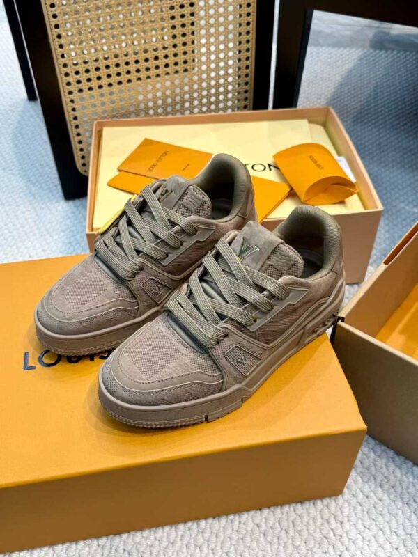 LOUIS VUUUITTON TRAINER Sneakers