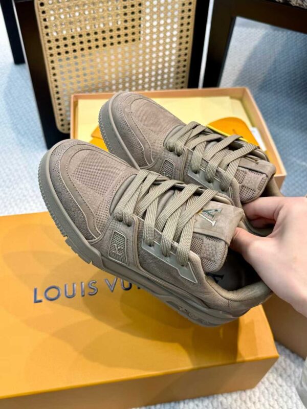 LOUIS VUUUITTON TRAINER Sneakers