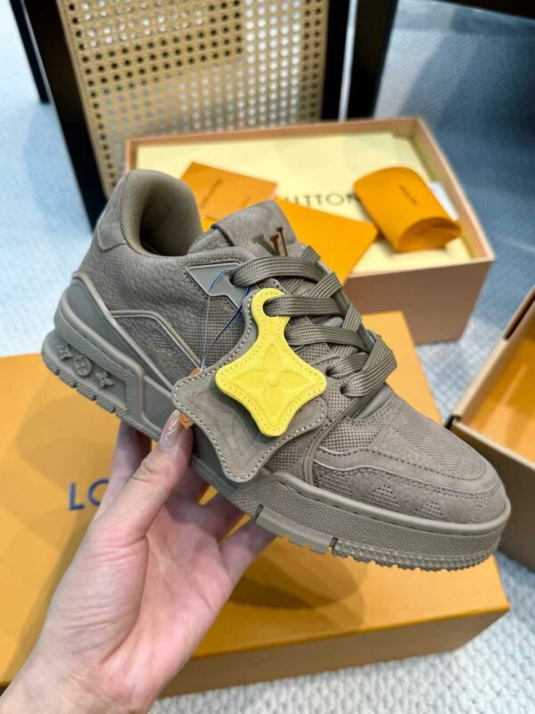 LOUIS VUUUITTON TRAINER Sneakers